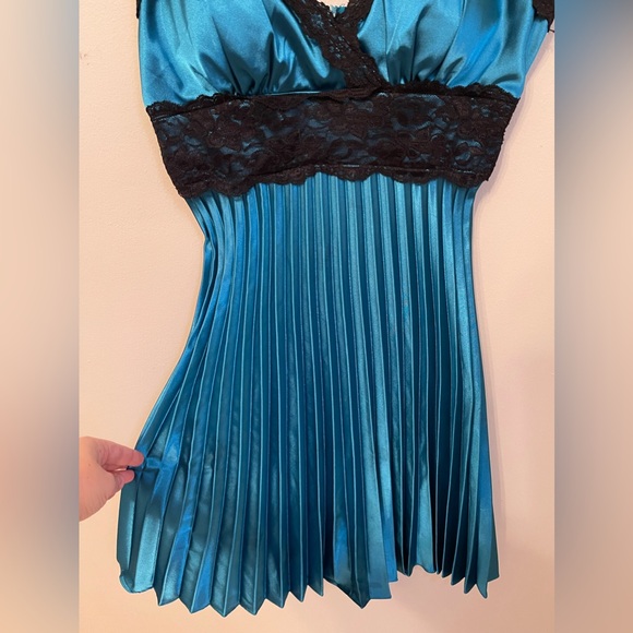 Charlotte Russe Vintage Y2K Satin and Lace Party Dress - Picture 3 of 6